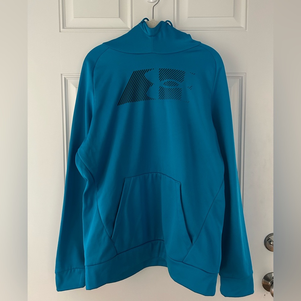 Men’s Under Armour hooded sweatshirt size M